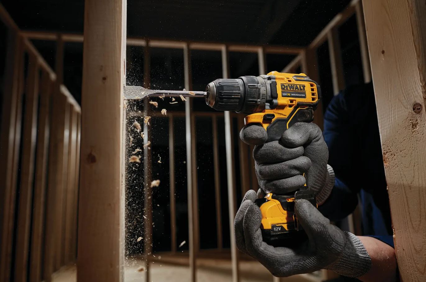 Wiertarko-wkrętarka akumulatorowa 12V 57/25Nm 2x2,0Ah, ładowarka DCD701D2-QW DeWalt