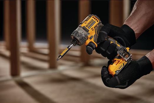 Wkrętarka 12V 1/4 cala 8Nm 2x2,0Ah DCF601D2-QW DeWalt