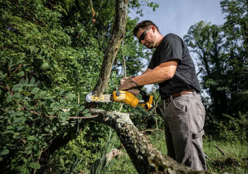 Pilarka łańcuchowa 18V 20cm 1x5,0Ah DCMPS520P1-QW DeWalt