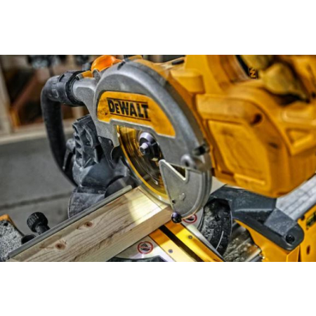 Pilarka ukosowa 216mm FLEXVOLT 54V DCS777T2-QW DeWalt