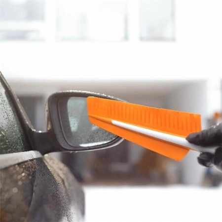 Szczotka do szyb ze skrobaczką Snowxpert 1019352 Fiskars