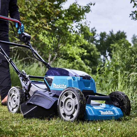 Kosiarka akumulatorowa 2x18V z napędem 53cm, kosz 70l, 4x5,0Ah DLM532PT4 Makita