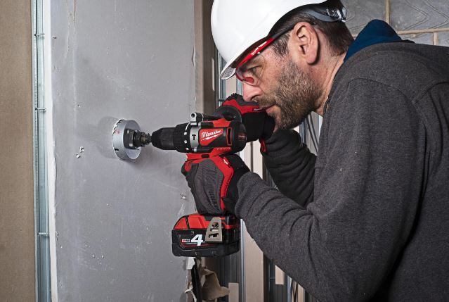 Wiertarko-wkrętarka udarowa 18V 82Nm 2x4Ah M18BLPD2-402X 4933464560 Milwaukee